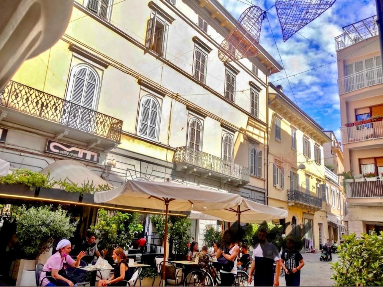 Particular Apartment In San Benedetto Del Tronto Buitenkant foto